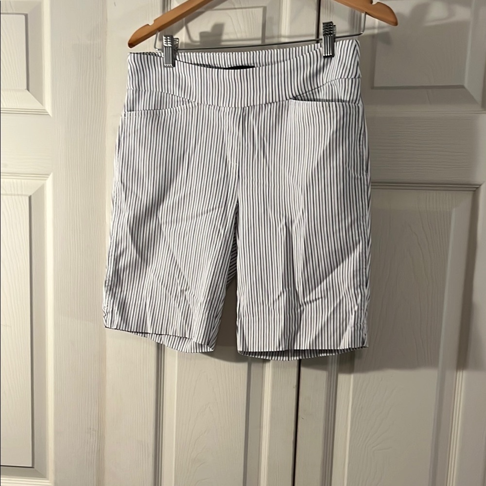 Hilary Radley Women's Striped Shorts - White and Blue